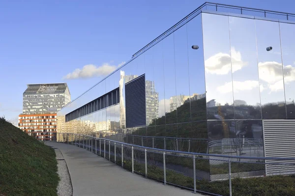 The Seine Musical is a set of buildings devoted to music — Stock Photo, Image