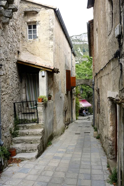 Allée à l'intérieur du petit village de Navacelles — Photo