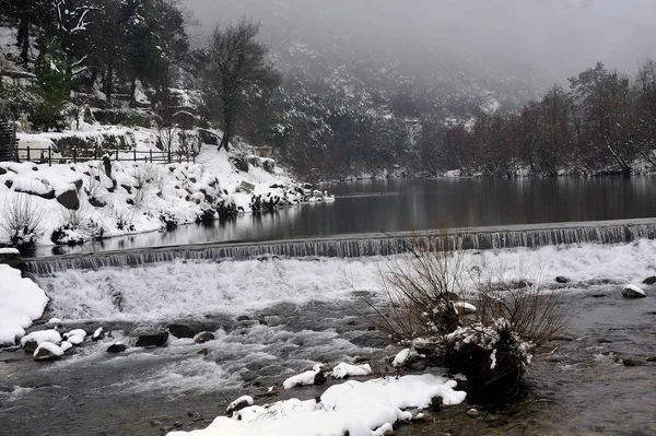 Karlı Le Gardon Nehri Cevennes Fransız bölgesi — Stok fotoğraf