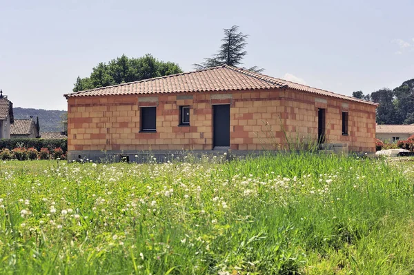 Vrijstaand huis in aanbouw — Stockfoto