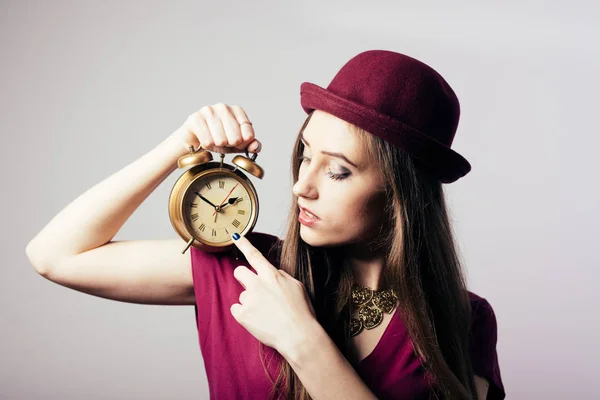 Portrait Elegant Beautiful Young Lady Hat Showing Alarm Clock Looking — Stock Photo, Image