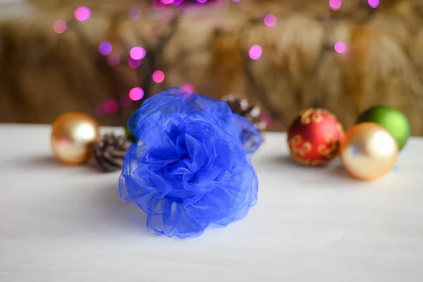 Smukt dekorativt farverigt bue design, blomsterbånd til særlig begivenhed. Festlig, jul og nytår gave baggrund. Close up billede for glædelig tekstur element og kreativ kærlighed kort overflade - Stock-foto