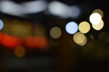 Bulanık parlak bokeh gece şehir sokak açık havada, güzel parlak parlak boşaltmak arka plan