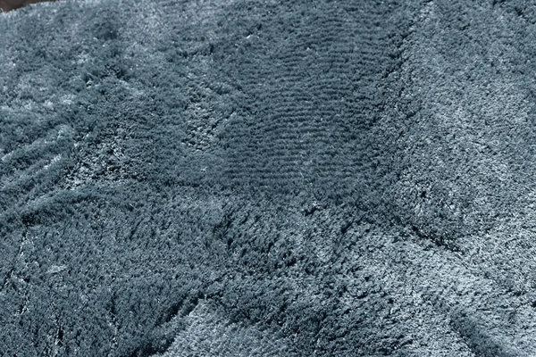 Крупный план текстурированного пушистого текстильного синтетического меха для фона — стоковое фото