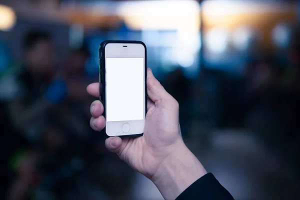 Hand mit dem Handy — Stockfoto