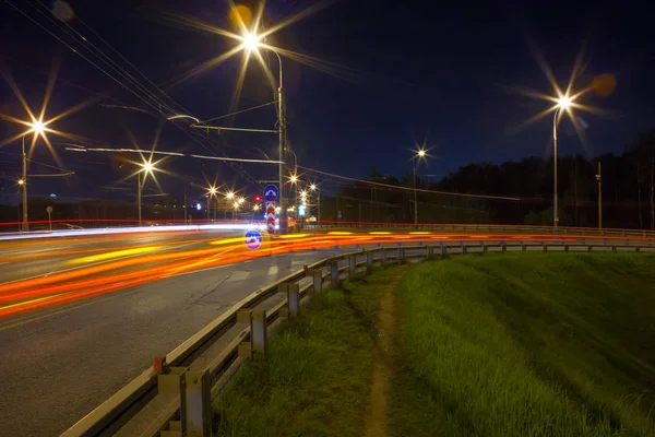 Kentsel şehir yol araba ışık ile hemen hemen rotaları — Stok fotoğraf