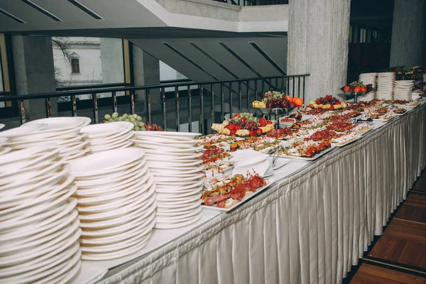 Hodně Studené Občerstvení Nápojů Bufetového Stolu Stravování — Stock fotografie
