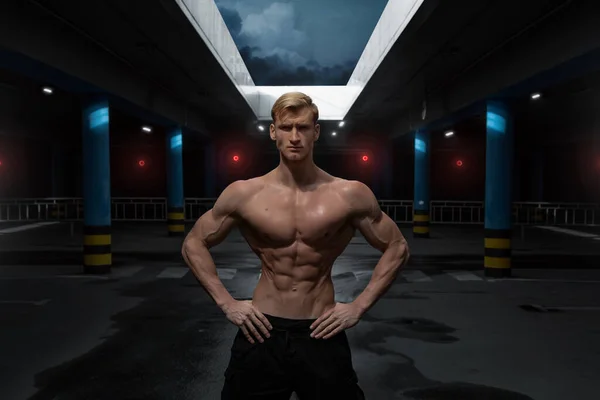 Bodybuilder Jonge Man Buiten — Stockfoto