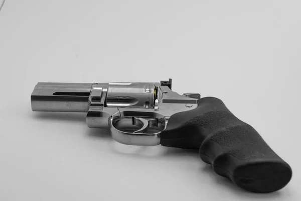Pistola Sobre Fondo Blanco — Foto de Stock