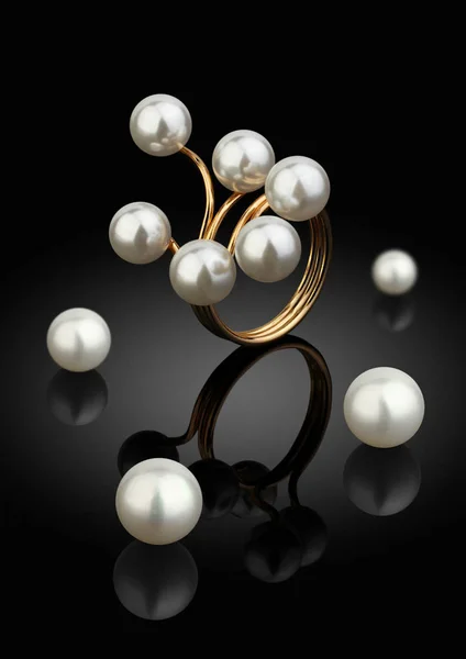 Macro jewelry piece, ring with pearls on black background — Stock Photo, Image