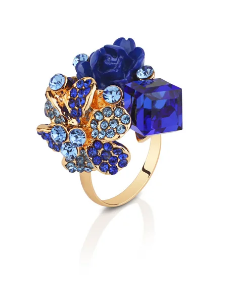 Bague à bijoux avec fleur de gemmes bleues isolée sur blanc avec clippi — Photo