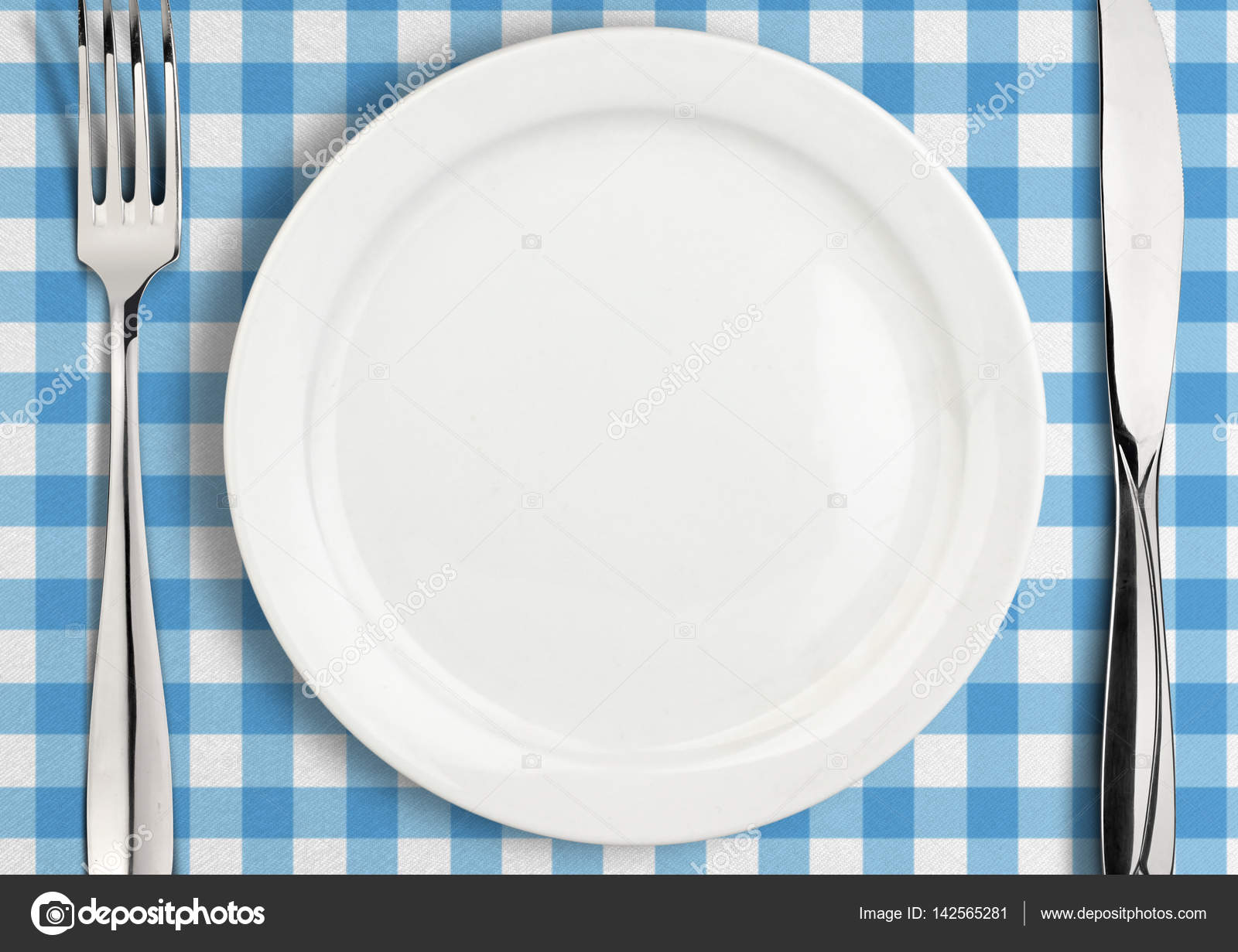 Table setting, empty plate and silverware on towel, top view — Stock ... Table setting, empty plate and silverware on towel, top view — Stock ...
