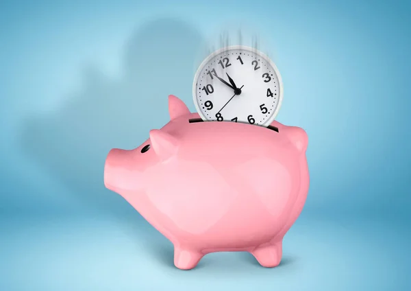 Sparar tid koncept, spargris bank med klocka på blå — Stockfoto