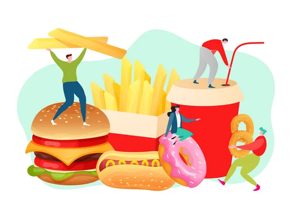 Концепция быстрого питания, крошечные люди с бургером, картошка фри, хот-дог и кола, векторная иллюстрация — стоковый вектор