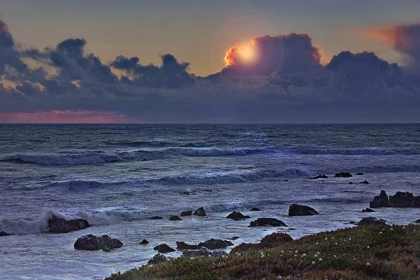 Zářící příliv při západu slunce — Stock fotografie