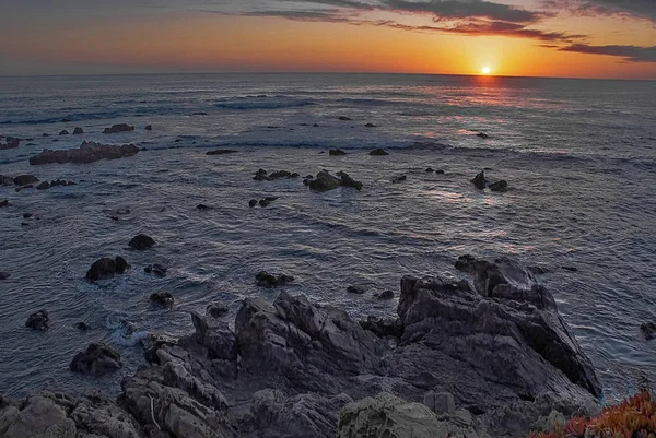 Günbatımı, Cambria, Ca kumsalda — Stok fotoğraf
