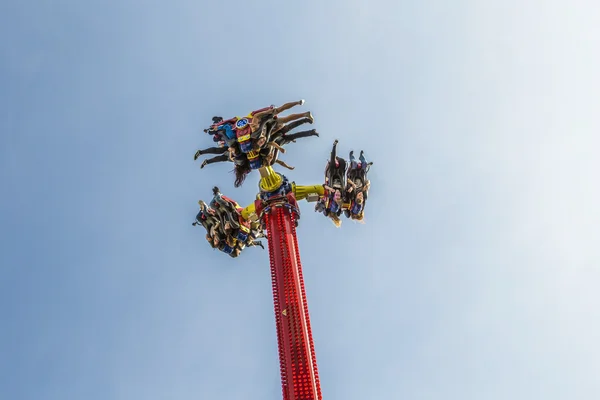 Ludzie lubią karuzele na targach Photokina w Kolonii — Zdjęcie stockowe