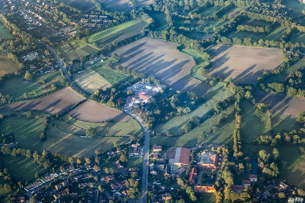 Letecká anténa venkovského městečka a krajiny nedaleko Hamburku, Německo — Stock fotografie