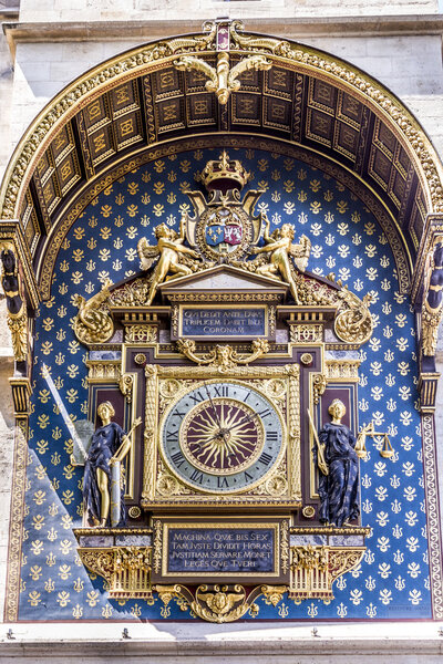 horloge at the city palace in Paris