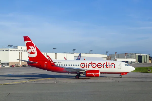 Air Berlin parkings aériens devant le nouveau terminal à Hambourg — Photo