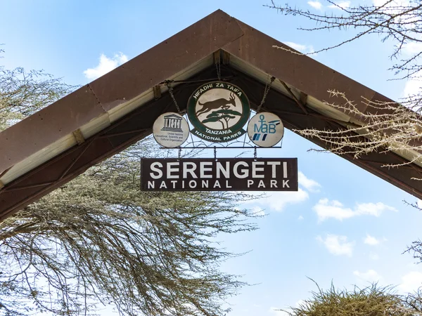 Entrance of Serengeti national park in Tanzania — Stock Photo, Image