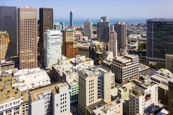 Uitzicht vanaf het dak aan de stad van san francisco — Stockfoto