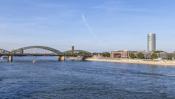 Skyline of Cologne with river Rhine — Stock Photo, Image