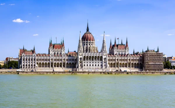 Berömda ungerska parlamentet i Budapest — Stockfoto