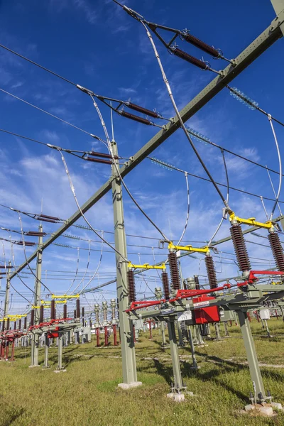 A szélenergia egy erőmű állomáson transzformátor — Stock Fotó