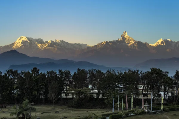 Hory Himaláje pohledu z Pokhara v ranním světle — Stock fotografie