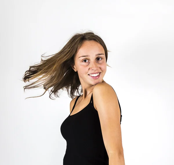 Lächeln junge schöne Mädchen mit braunen Haaren — Stockfoto