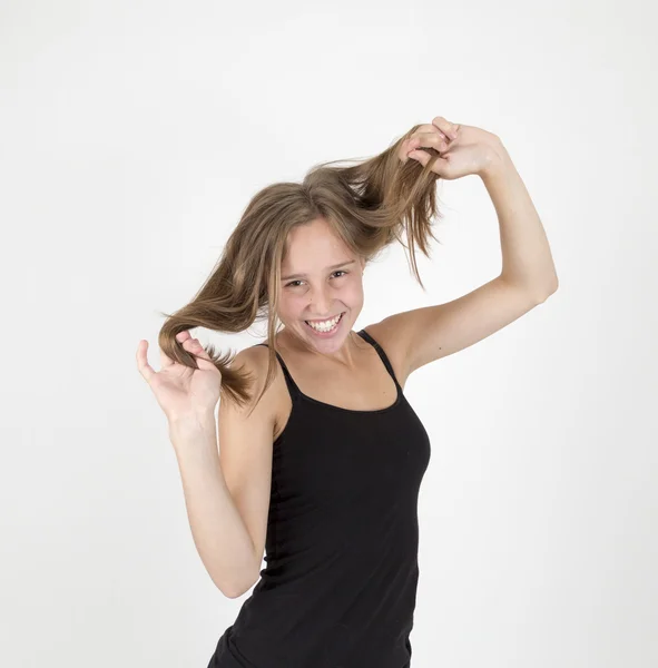 Sorrindo jovem menina bonita com cabelo castanho — Fotografia de Stock