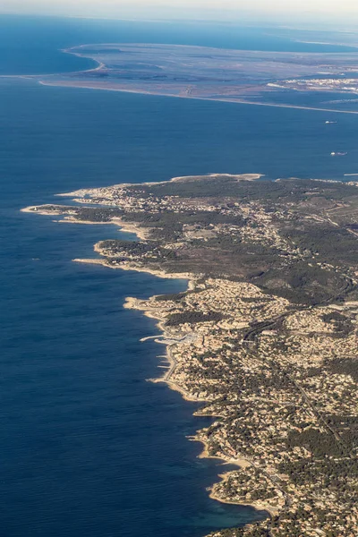 Antenn av Medelhavets kust nära Marseille — Stockfoto