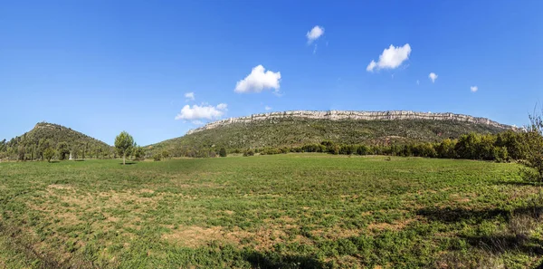 Famosa Montagne Sainte Victoire em chateauneuf le Rouge — Fotografia de Stock