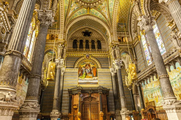 Interior da Basílica de Notre-Dame de Fourviere em Lyon — Fotografia de Stock