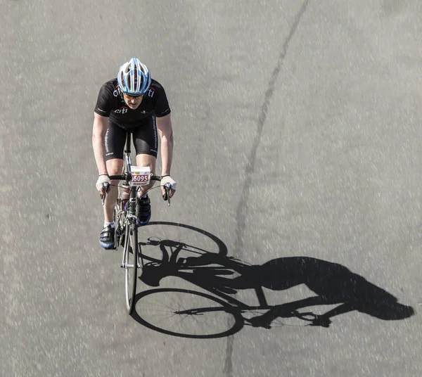 Rennradfahrer beim berühmten Radrennen Rund um den Henninger Turm — Stockfoto