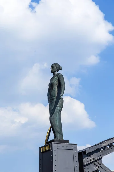 Staty av europa på brooks överbryggar av hamburg — Stockfoto