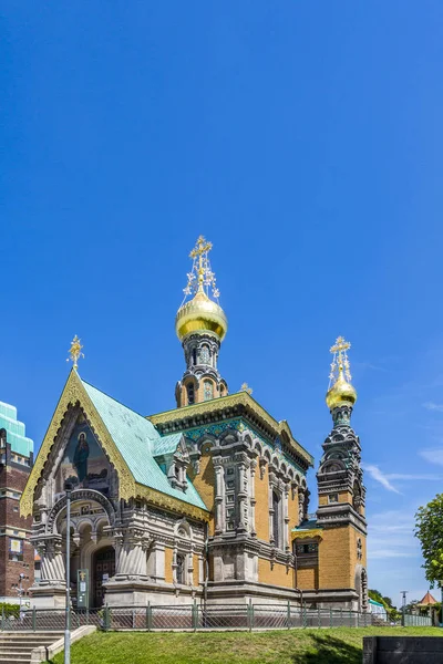 Ortodosso russo chappel Darmstadt sotto cielo blu — Foto Stock