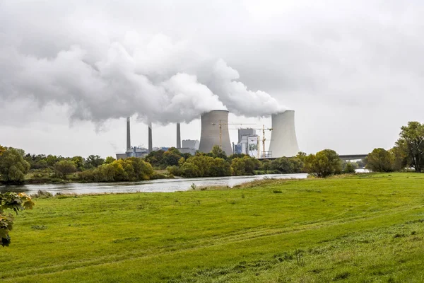 Grosskrotzenburg の発電所、マイン川、ドイツ — ストック写真