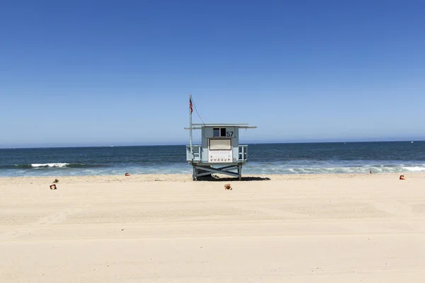 Cabana de praia vazia na praia bonita vazia na praia de Redondo — Fotografia de Stock