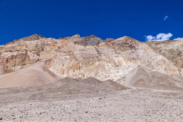 Rock formációkban művészek meghajtó a halál völgyében — Stock Fotó