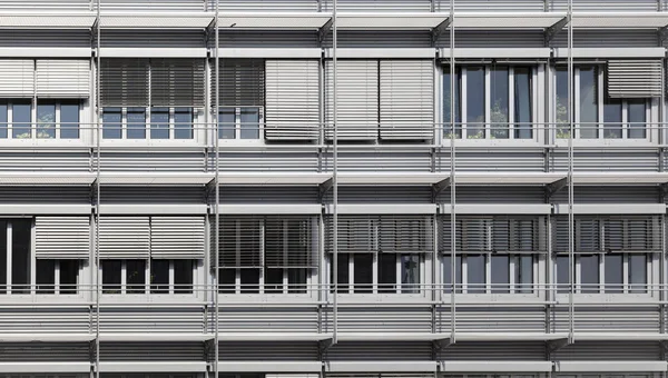 Façade d'un immeuble de bureaux moderne — Photo