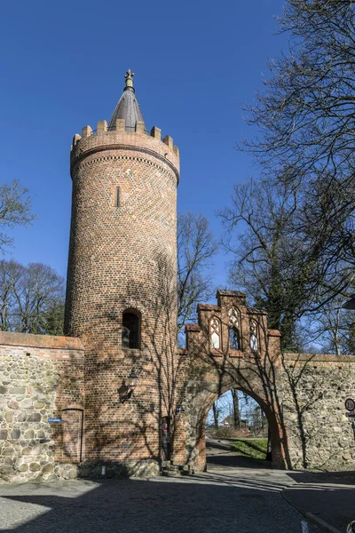 Stadsmuren, weir, neubrandenburg — Stockfoto