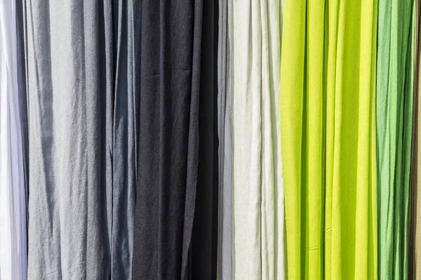 Linge coloré à la lumière extérieure — Photo