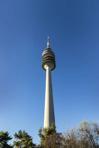 Torre di stadio dell'Olympiapark a Monaco di Baviera, Germania, è un Ol — Foto Stock