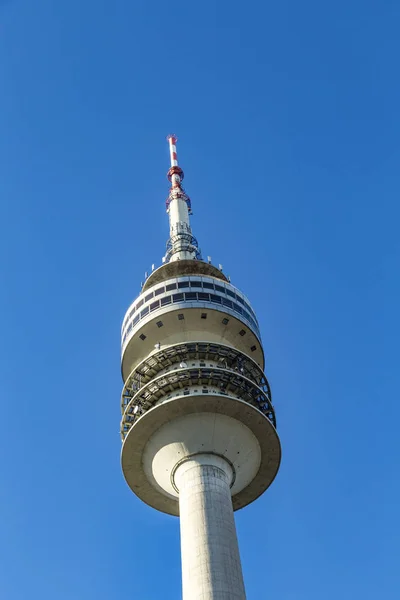 Torre del estadio del Olympiapark en Munich, Alemania, es un Ol —  Fotos de Stock