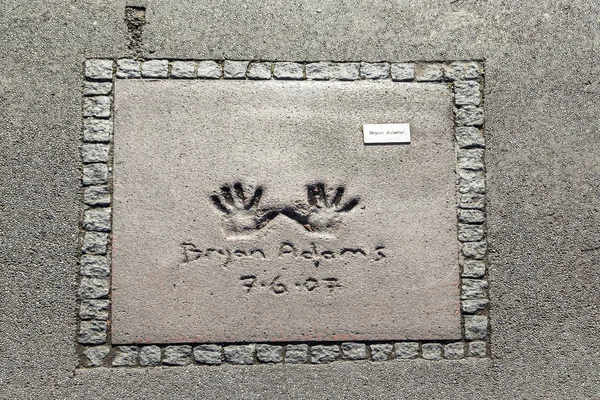Names and hand prints of stars at the Munich walk of fame in the — Stock Photo, Image