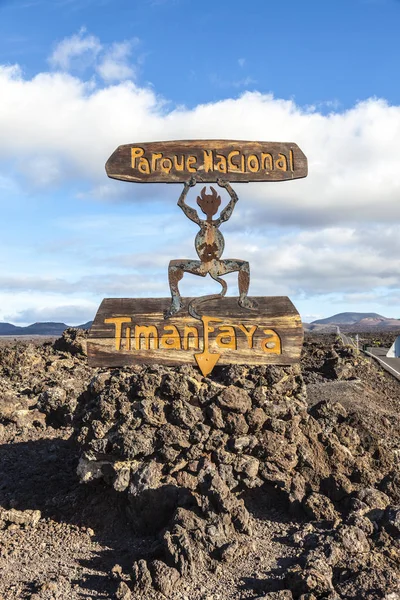 Znak diabła przez wejście Park Narodowy Timanfaya Lanzarote — Zdjęcie stockowe