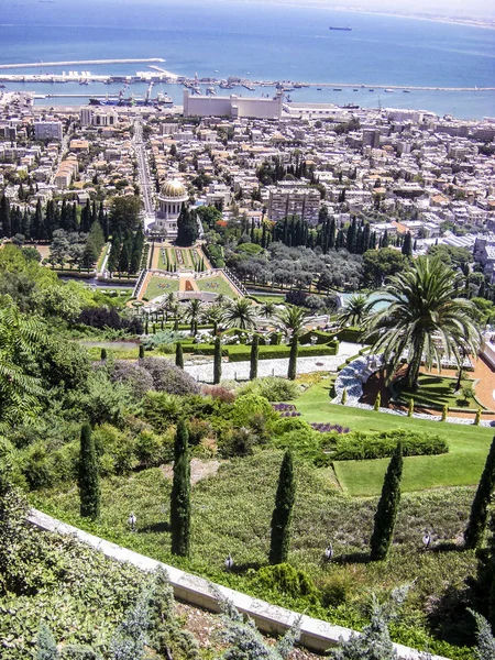 Bahai gardens and temple on the slopes of the Carmel Mountain — Stock Photo, Image