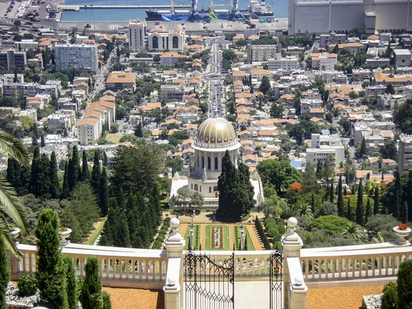 Bahai trädgårdar och tempel på sluttningarna av berget Karmel — Stockfoto